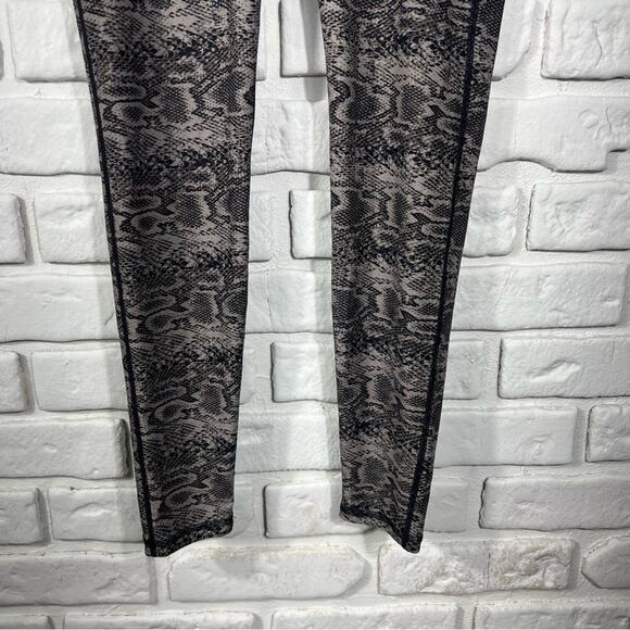 NWT Body Language Python Print Athletic Leggings Size Small - Picture 8 of 12
